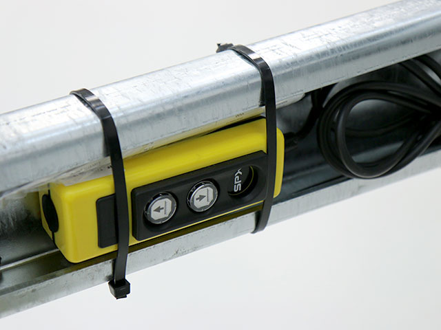 Debon Dreiseitenkipper DDK 180×306 2,6t|E-Pumpe|Rampen|Stützen