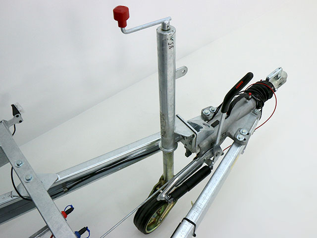 Debon Dreiseitenkipper DDK 180×306 2,6t|E-Pumpe|Rampen|Stützen