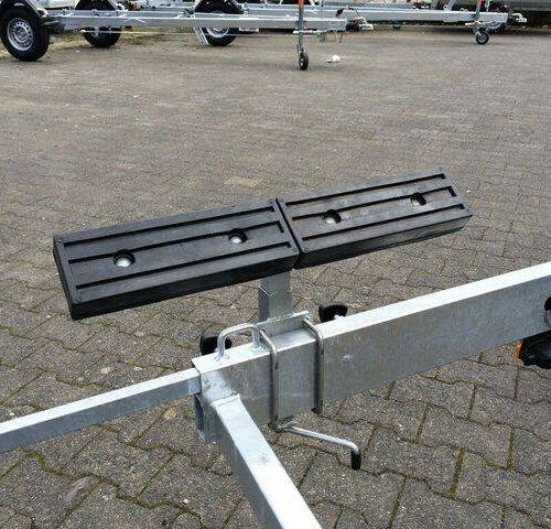 Bootstrailer TPV BA 2700kg mit Seilwinde - eine Marke von Böckmann