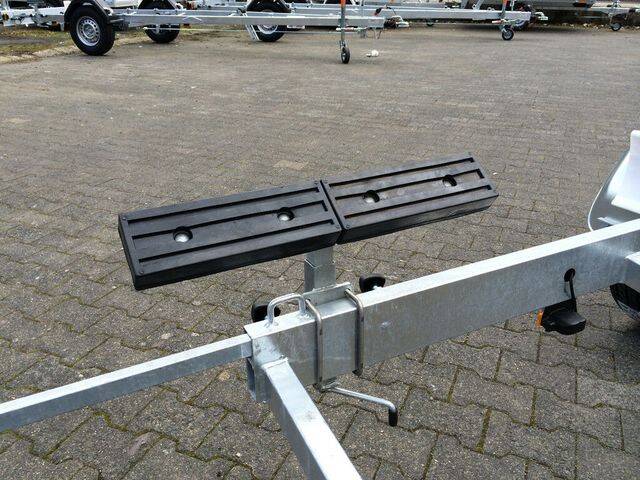 Bootstrailer TPV BA 2700kg mit Seilwinde - eine Marke von Böckmann