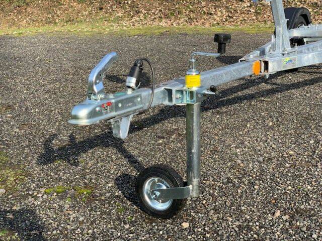 anhaengekupplung-bootstrailer Bootstrailer TPV BA 750kg mit Gurtwinde - eine Marke von Böckmann