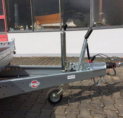 anhaengekupplung-von-stema Autotransporter Stema Carrier XL - Intelligenter Anhänger mit 100 km/h