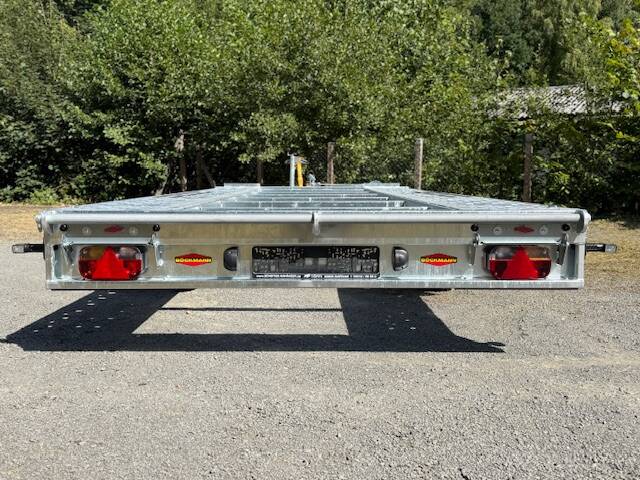 boeckmann-ah-4321-rampenschacht Autotransporter Böckmann AH 4321/30 - hydraulisch kippbar mit Seilwinde