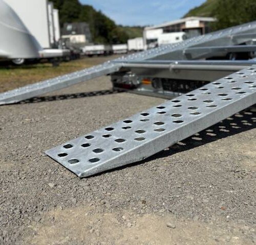 boeckmann-auffahrschiene-autotransporter Autotransporter Böckmann AH 4321/35 - hydraulisch kippbar mit Seilwinde