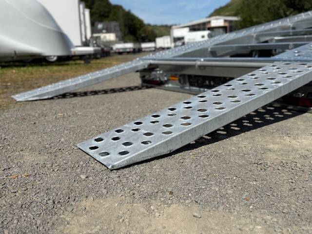 boeckmann-auffahrschiene-autotransporter Autotransporter Böckmann AH 4321/35 - hydraulisch kippbar mit Seilwinde