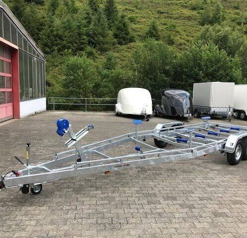 Bootstrailer TPV BA 3500kg mit Seilwinde und verstärktem Rahmen