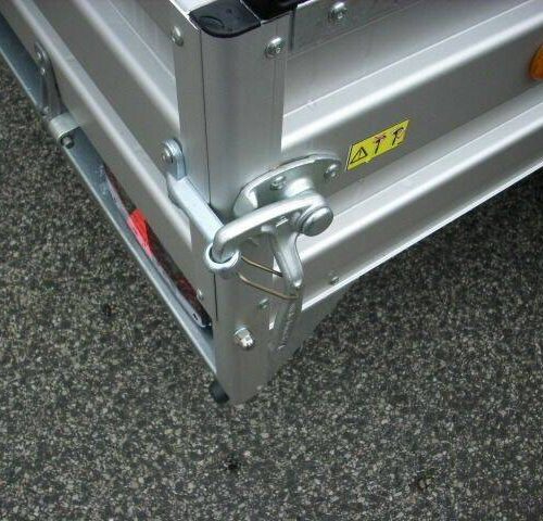 Kastenanhänger Böckmann TL-AL 2513/135 mit H-Gestell und Seitenreeling