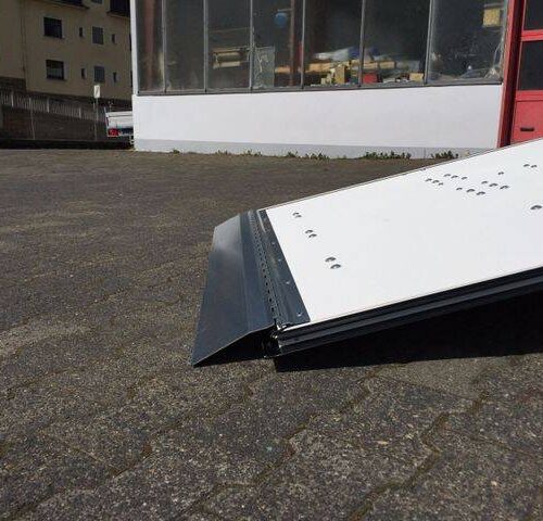 Kofferanhänger Böckmann KT 3015/27 M - mit Auffahrrampe