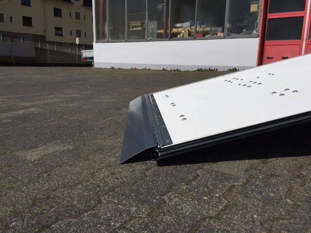 Kofferanhänger Böckmann KT 3015/27 M - mit Auffahrrampe