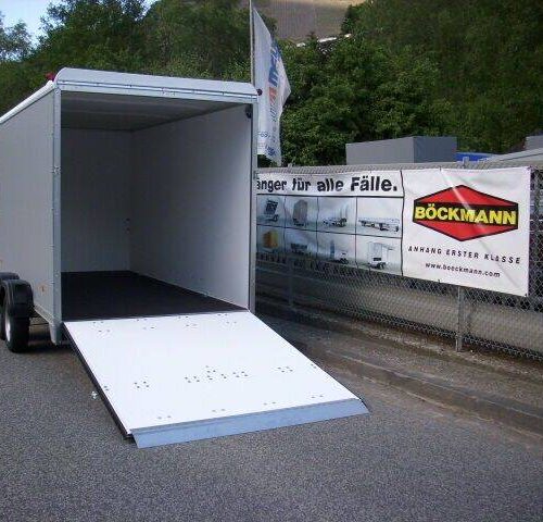 Kofferanhänger Böckmann KT 4018/27 M mit Heckrampe 4,00 x 1,85 x 1,82 m