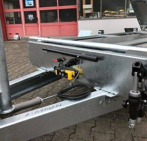 Dreiseitenkipper Humbaur HTK 2700.31 - 2.700kg elektrisch kippbar!