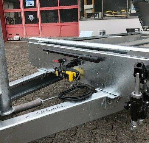 Dreiseitenkipper Humbaur HTK 3500.31 - 3.500kg elektrisch kippbar mit Nothandpumpe