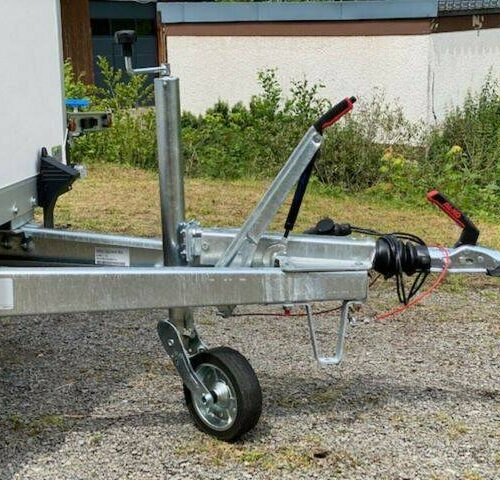 Kofferanhänger Humbaur HK 153015-18P mit Flügeltüren - sehr robust!