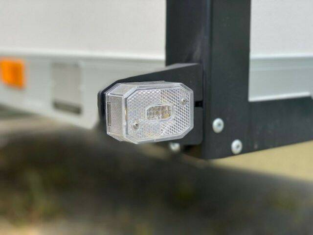 Kofferanhänger Humbaur HK 153015-18P mit Flügeltüren - sehr robust!