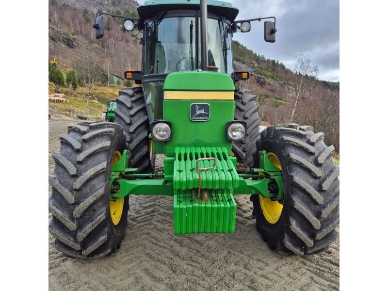 John Deere 2850