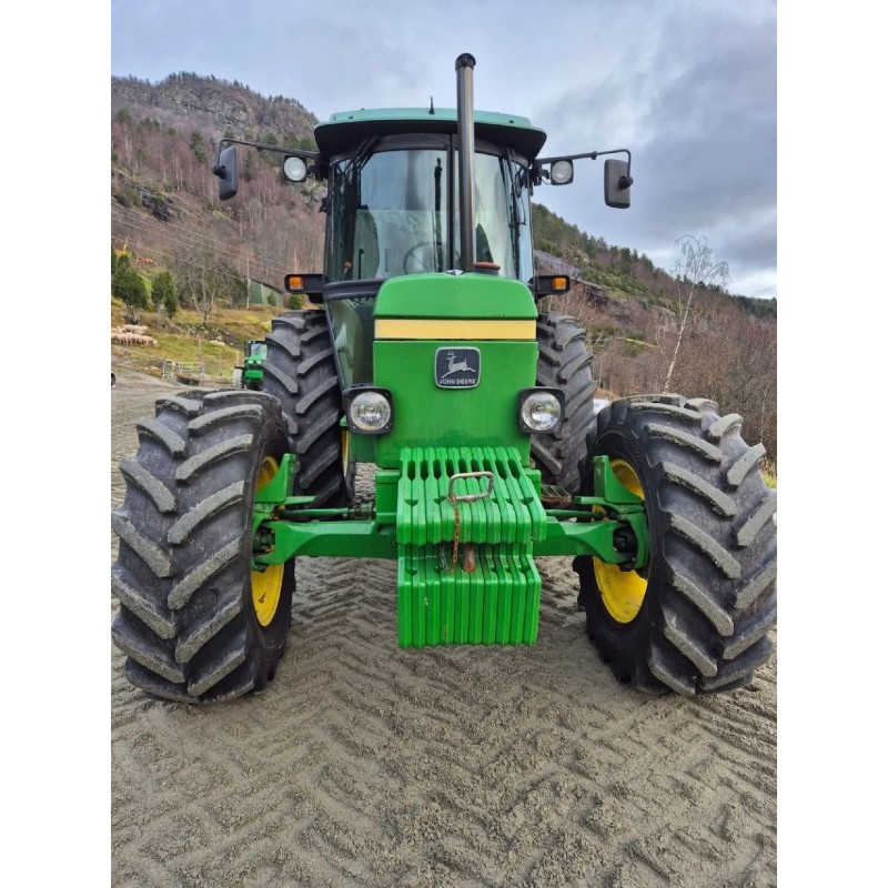 John Deere 2850