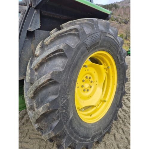 John Deere 2850