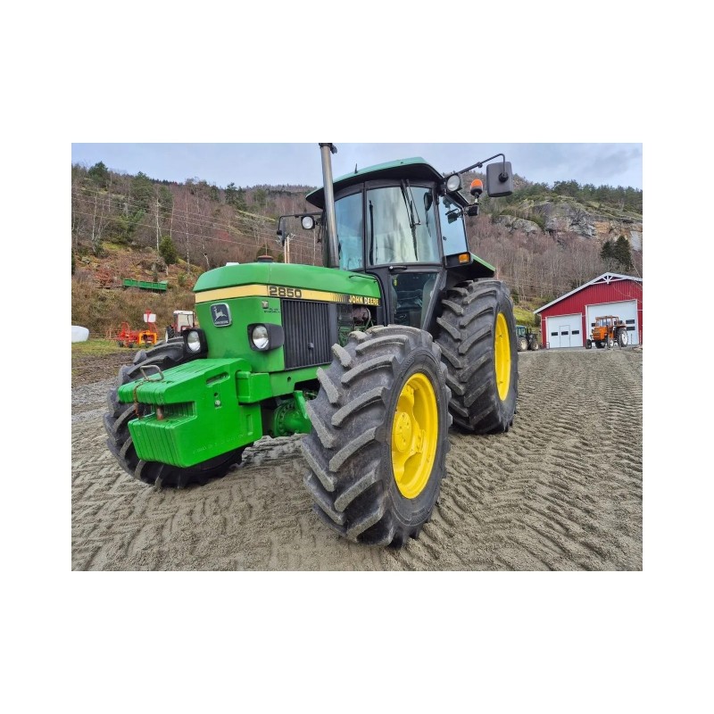 John Deere 2850
