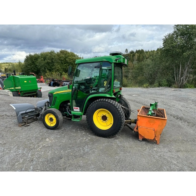 John Deere 3120