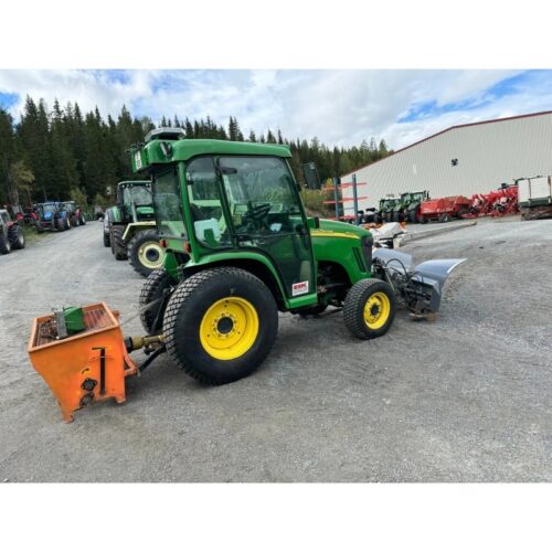 John Deere 3120