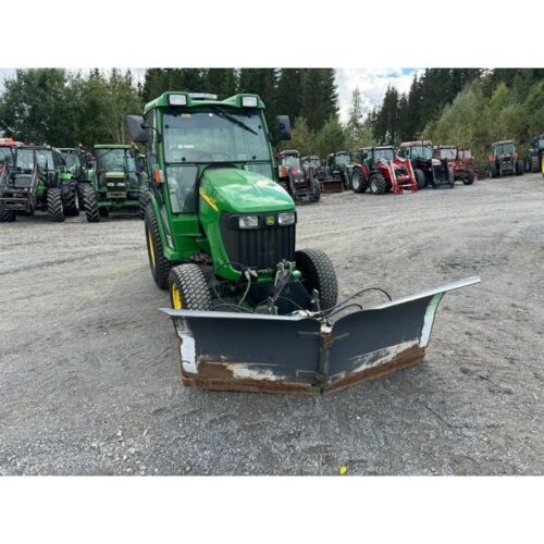 John Deere 3120