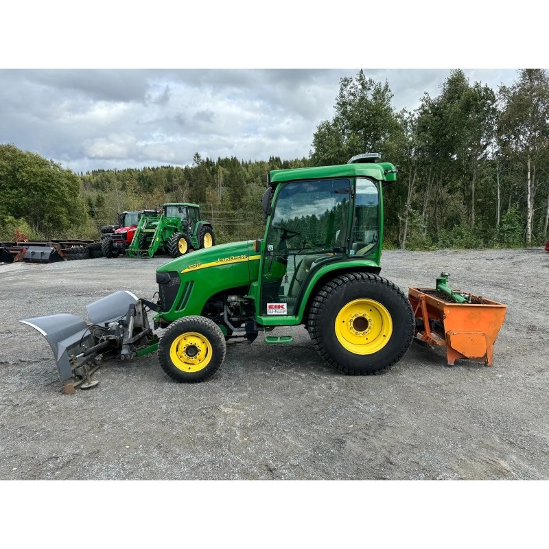 John Deere 3120