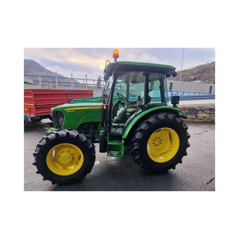 John Deere 5075E