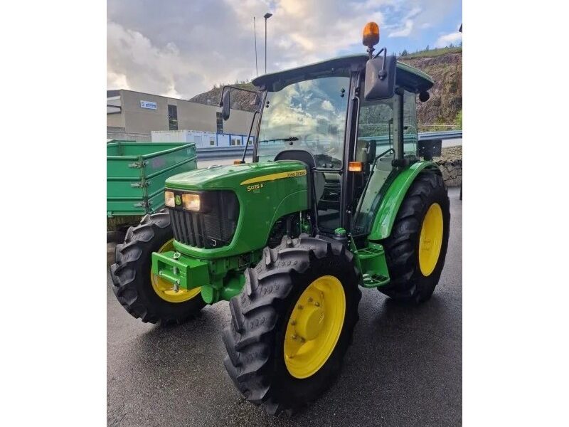 John Deere 5075E