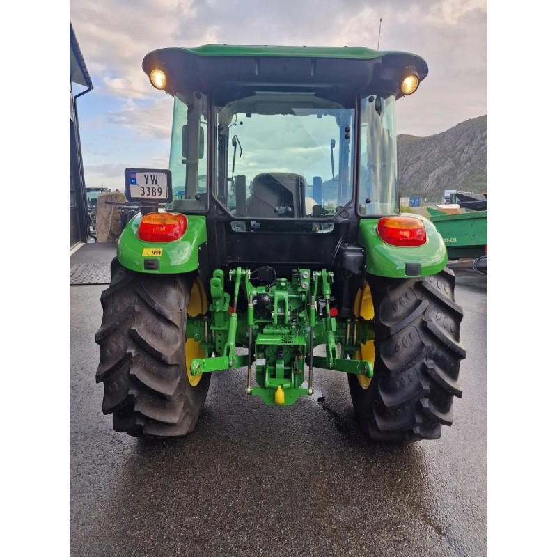 John Deere 5075E