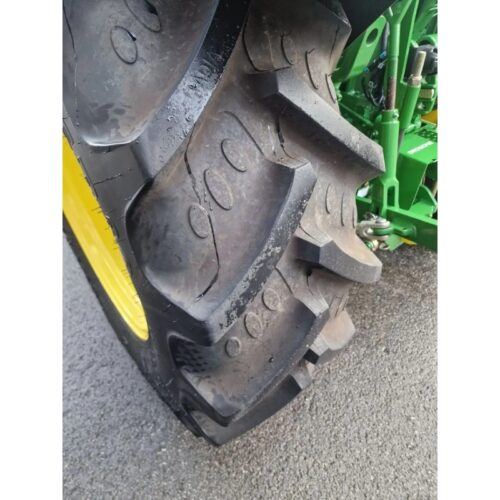 John Deere 5075E