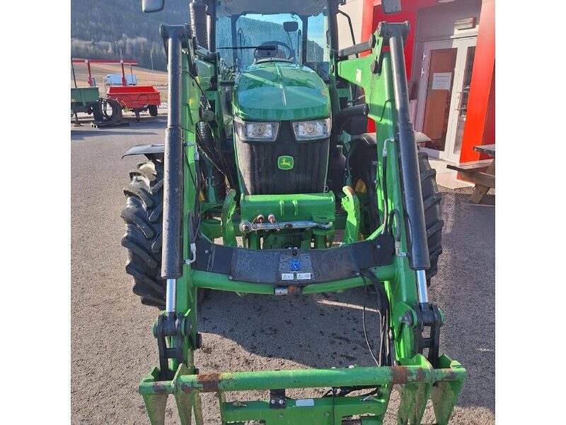 John Deere 5115M