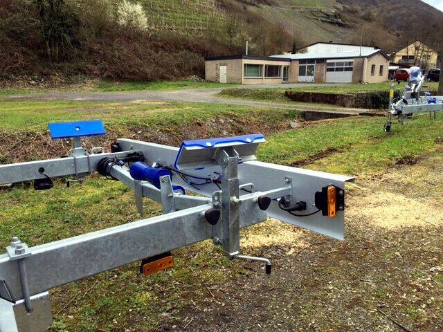 Bootstrailer TPV BA 1300kg mit Seilwinde - eine Marke von Böckmann