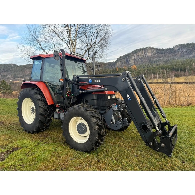 New Holland TS100 mit Trima 4.1P. Front-/hydraulischer Nebenantrieb.