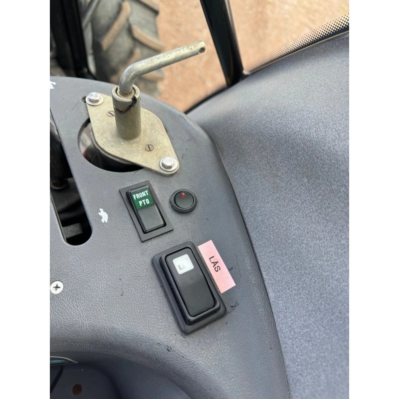 New Holland TS100 mit Trima 4.1P. Front-/hydraulischer Nebenantrieb.