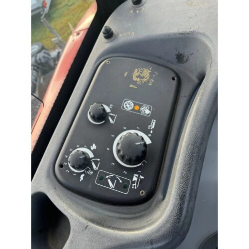 New Holland TS100 mit Trima 4.1P. Front-/hydraulischer Nebenantrieb.