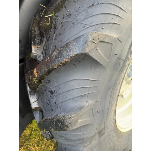 New Holland TS100 mit Trima 4.1P. Front-/hydraulischer Nebenantrieb.