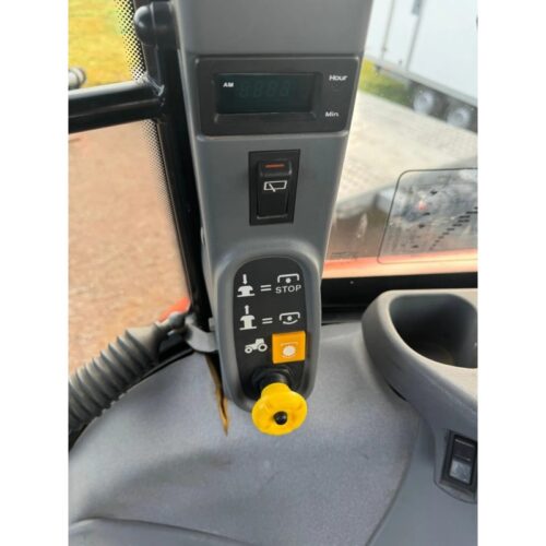 New Holland TS100 mit Trima 4.1P. Front-/hydraulischer Nebenantrieb.