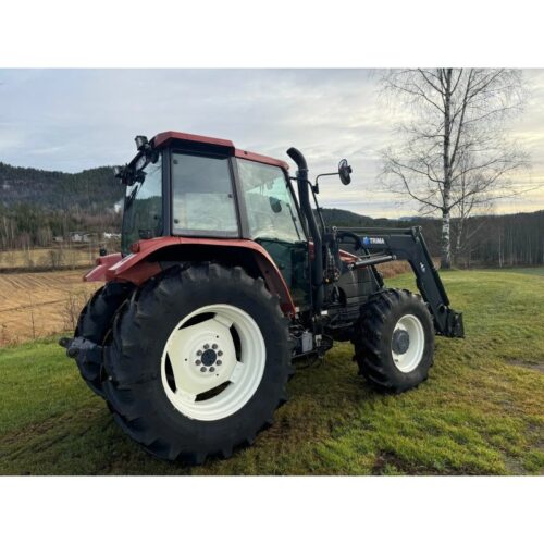 New Holland TS100 mit Trima 4.1P. Front-/hydraulischer Nebenantrieb.