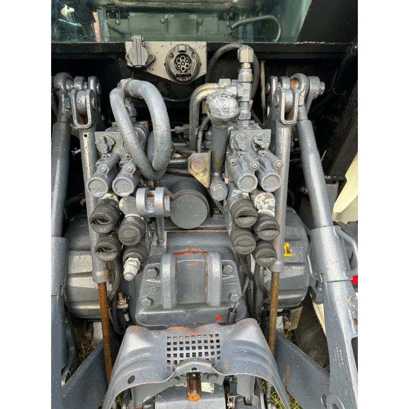 New Holland TS100 mit Trima 4.1P. Front-/hydraulischer Nebenantrieb.