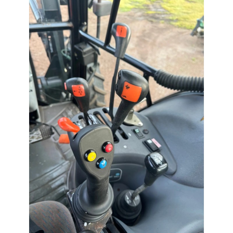 New Holland TS100 mit Trima 4.1P. Front-/hydraulischer Nebenantrieb.