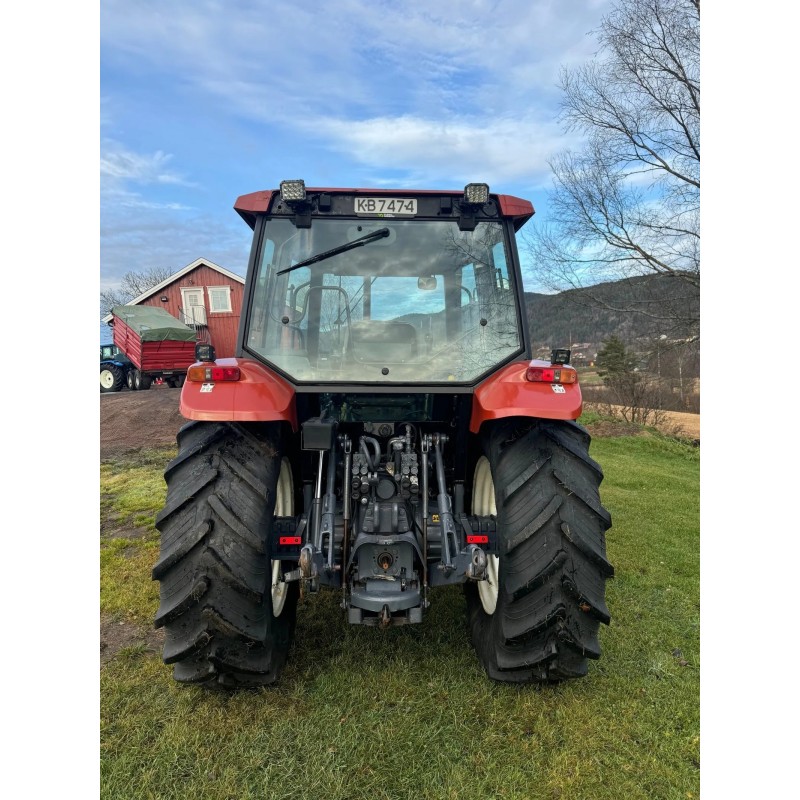 New Holland TS100 mit Trima 4.1P. Front-/hydraulischer Nebenantrieb.