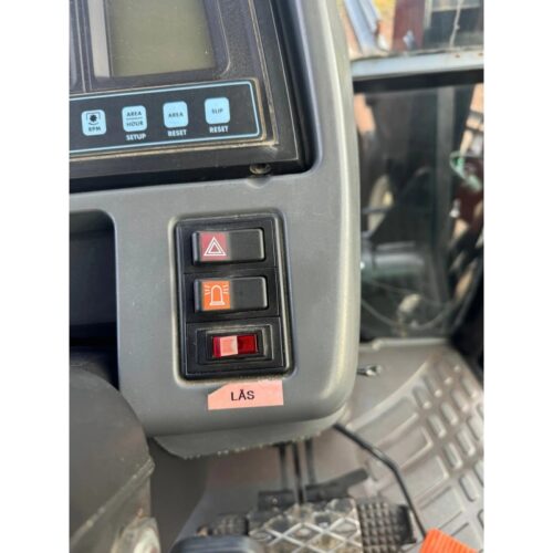 New Holland TS100 mit Trima 4.1P. Front-/hydraulischer Nebenantrieb.