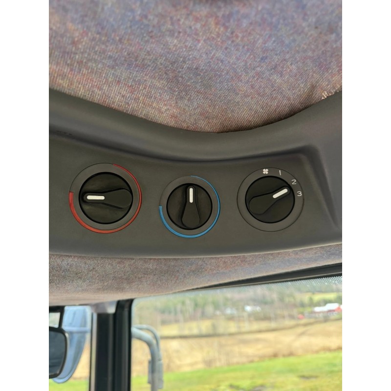 New Holland TS100 mit Trima 4.1P. Front-/hydraulischer Nebenantrieb.