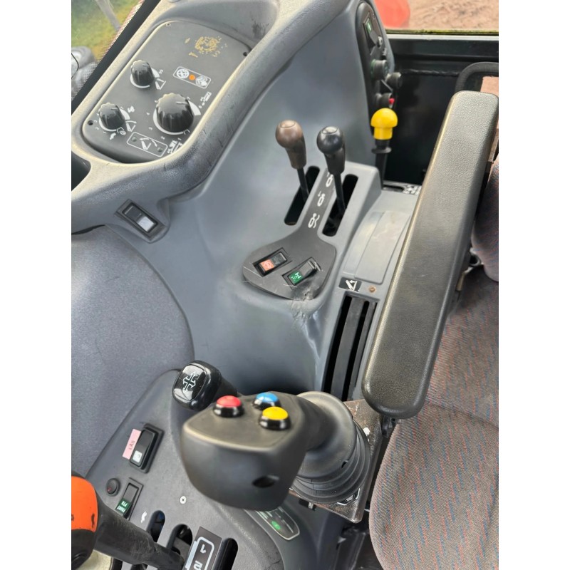 New Holland TS100 mit Trima 4.1P. Front-/hydraulischer Nebenantrieb.