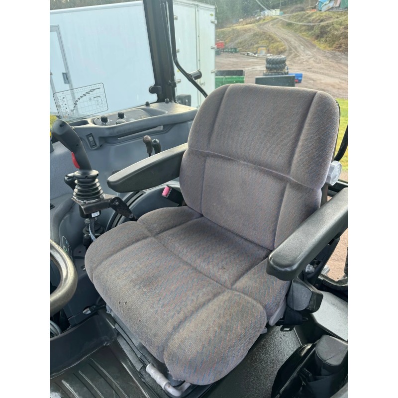 New Holland TS100 mit Trima 4.1P. Front-/hydraulischer Nebenantrieb.