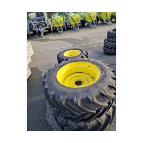 Paar John Deere Räder
