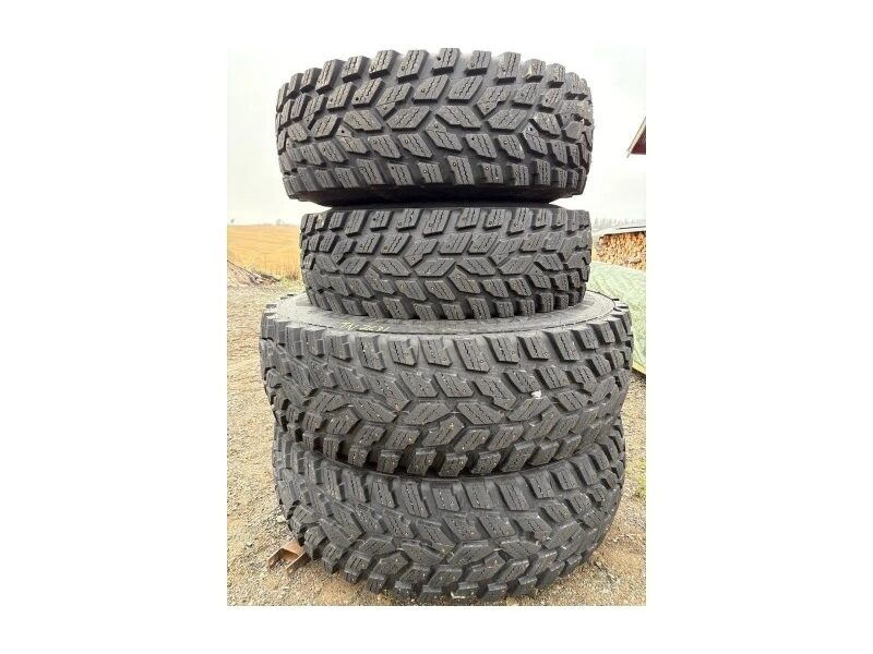 John Deere Nokian Dreifach-Tip-Reifen. 440/80R28, 540/800R38