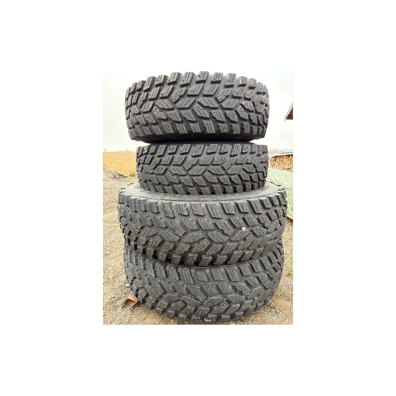 John Deere Nokian Dreifach-Tip-Reifen. 440/80R28, 540/800R38