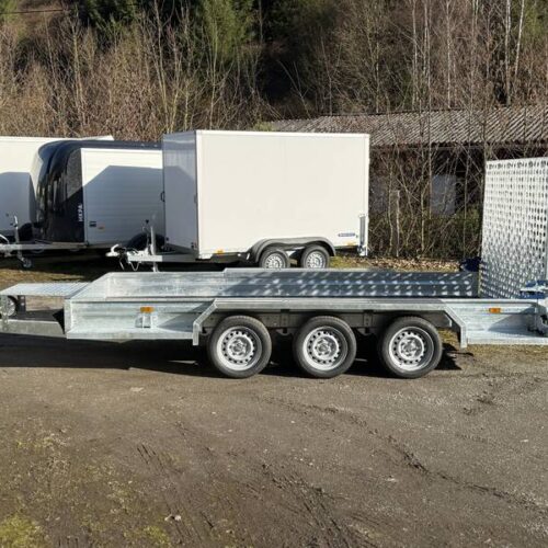 saris-3-achser-seitenansicht Tieflader Saris Magnum S MG 400 182 3500 3 - 4 Meter Baumaschinenanhänger Tridem