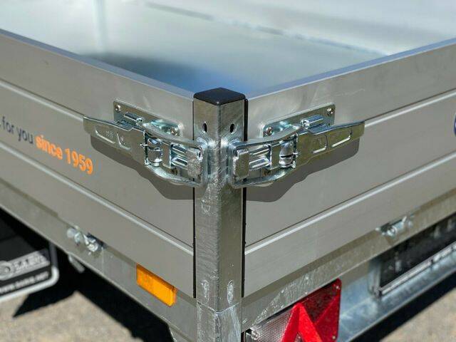 Kipper Saris K1 256 150 1500 Heckkipper mit Handpumpe